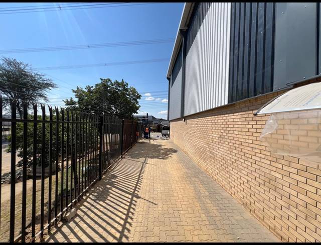 564M² WAREHOUSE TO LET IN SAMRAND BUSINESS PARK